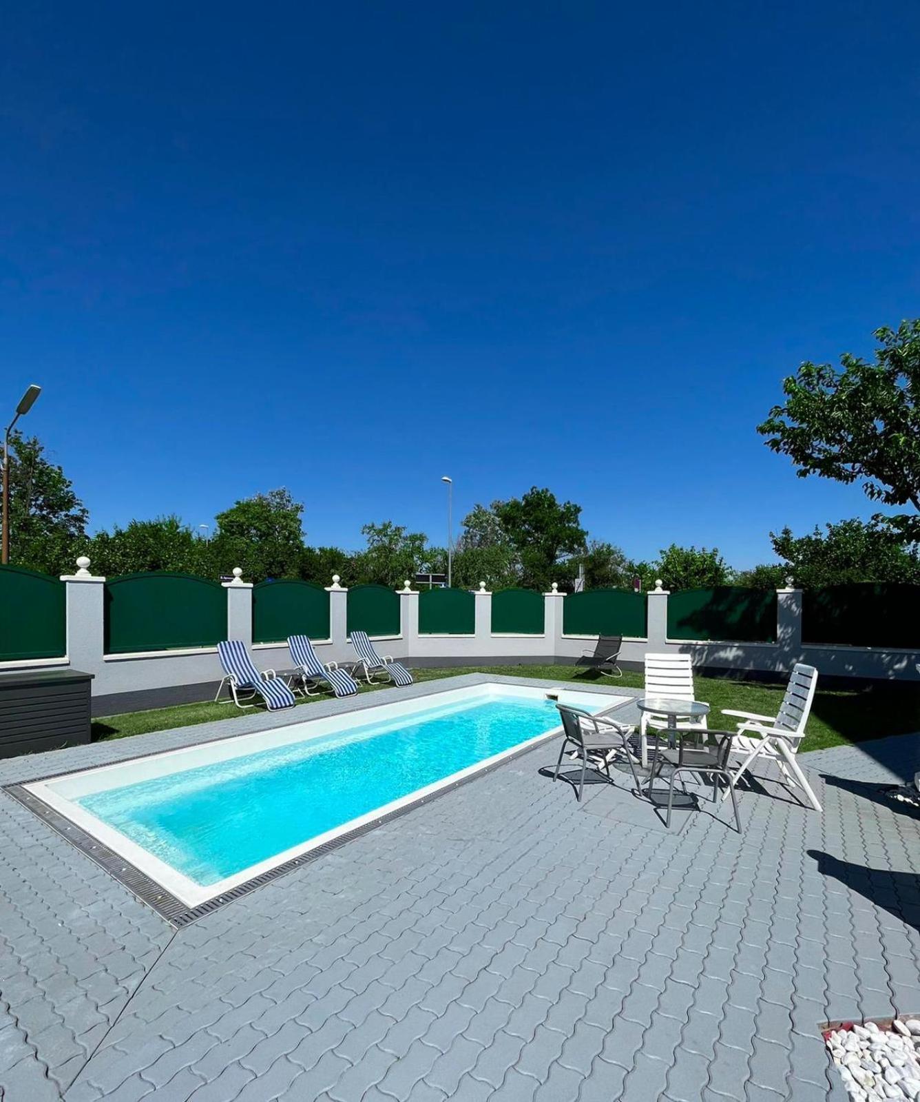 Luxurioeses Apartment Mit Pool Bécs Kültér fotó
